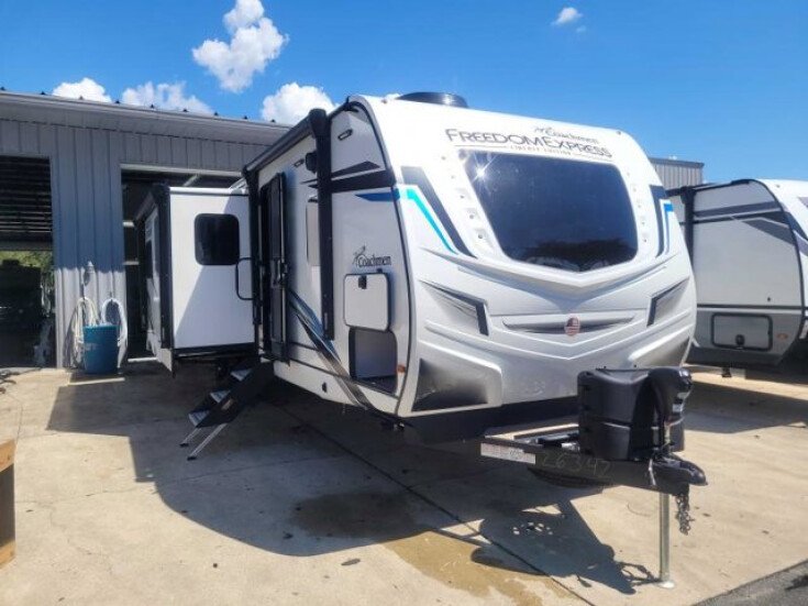 Thumbnail Photo undefined for New 2023 Coachmen Freedom Express 326BHDSLE